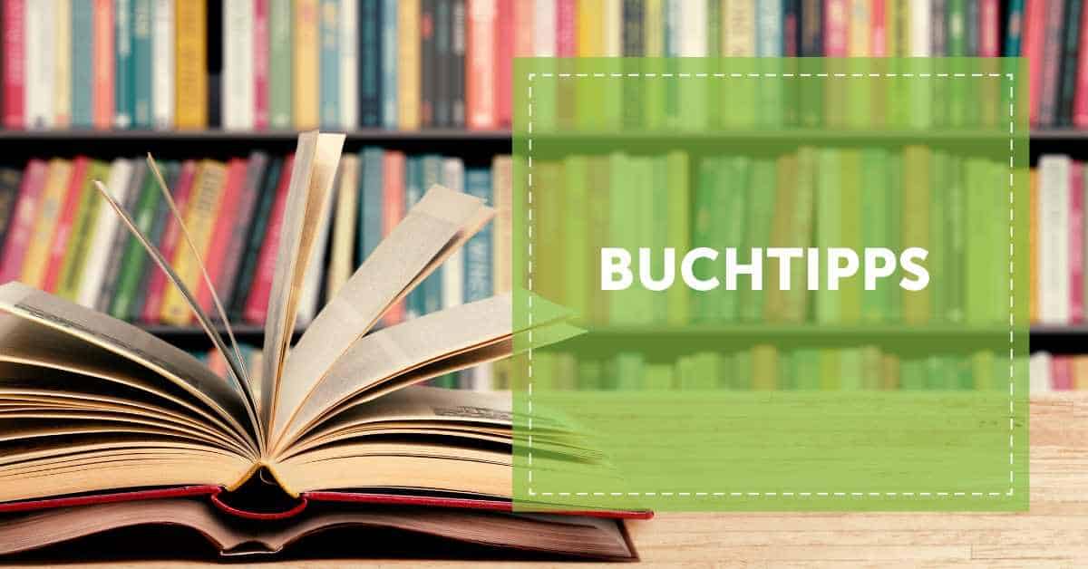 Stapel Bücher mit Lesebrille: Buchtipps