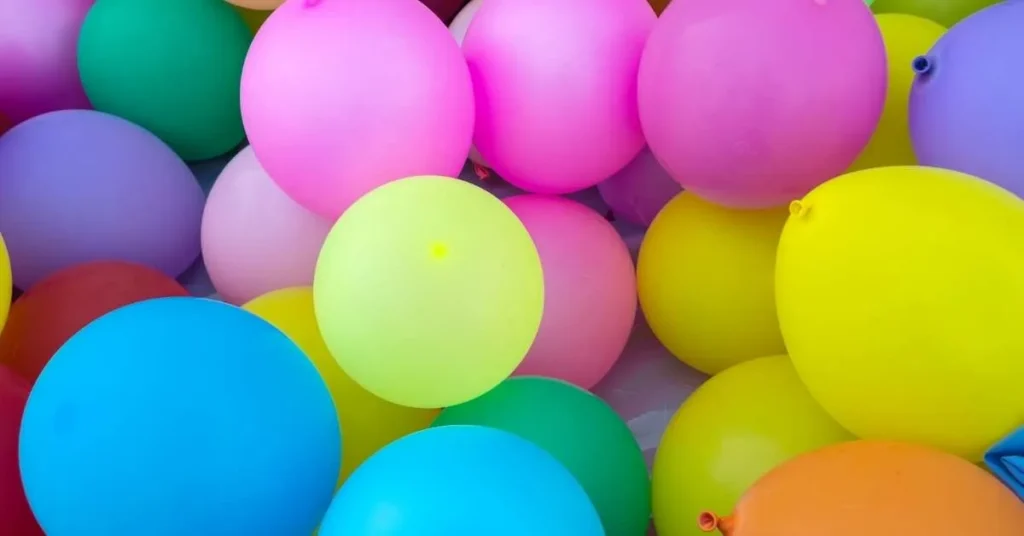 Bunte, aufgeblasene Luftballons